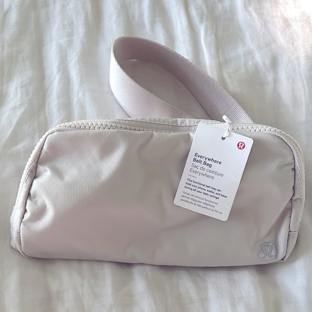 Lululemon Everywhere belt bag in White Opal